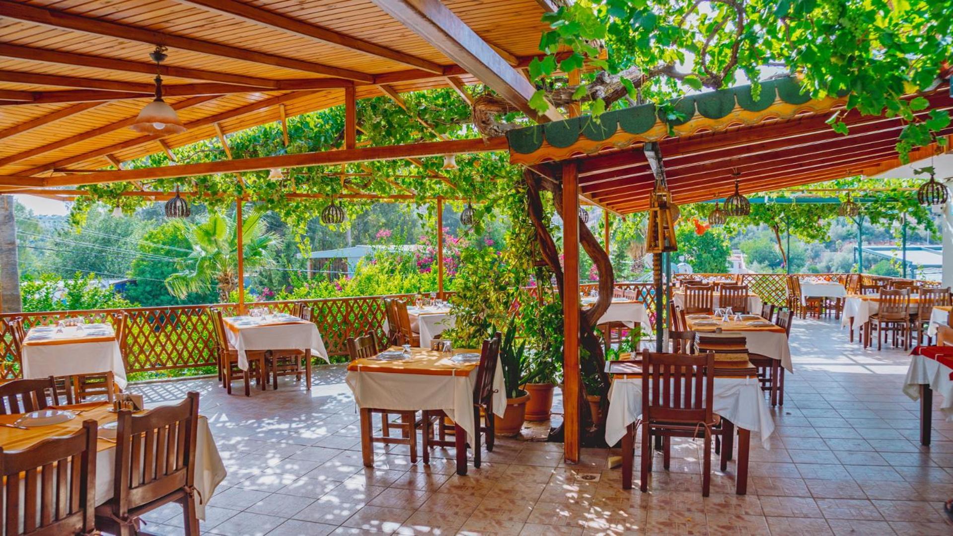St. Nicholas Pension Патара Екстериор снимка